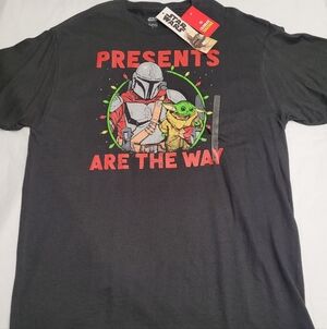 NWT Star Wars Mandalorian Grogu Presents Are The Way Christmas T-shirt Mens L